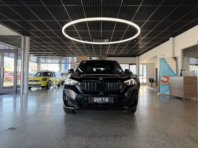 2023 BMW iX1 xDRIVE30 M Sport, photo 2