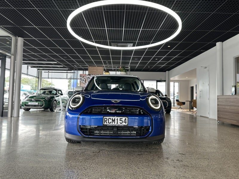 2025 MINI Cooper C 5 Door Classic, photo 2