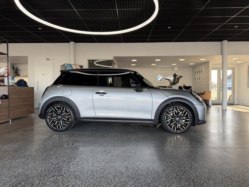 2024 MINI Cooper S 3dr Favoured, photo 3