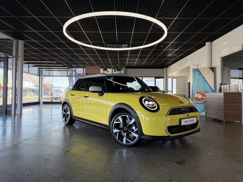 2026 MINI Cooper C 5dr, main photo