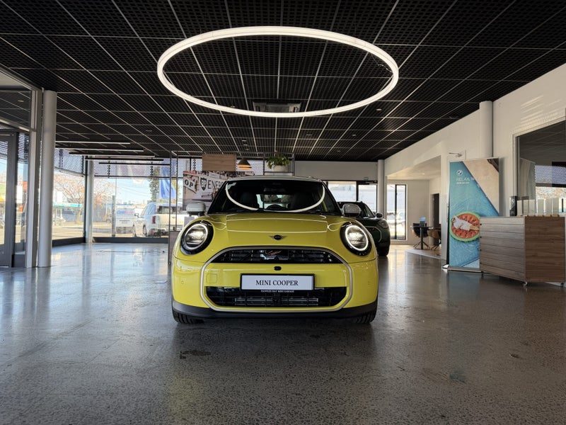 2026 MINI Cooper C 5dr, photo 2