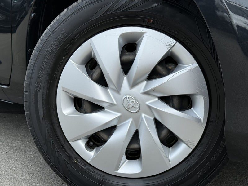 2018 Toyota Vitz Hybrid, photo 3