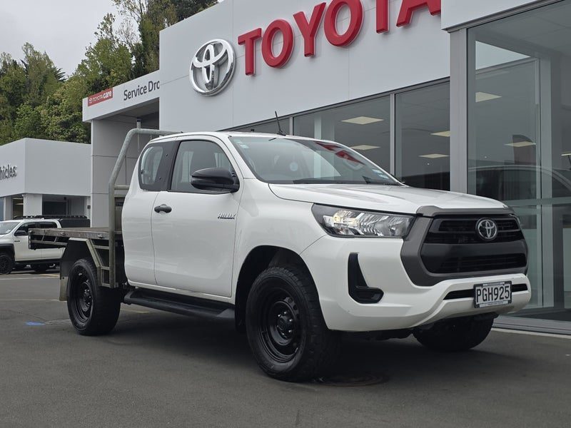 2022 Toyota Hilux SR 2.8DT 4WD Auto Flat Deck