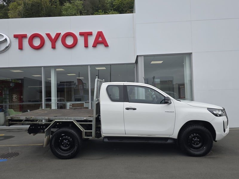 2022 Toyota Hilux SR 2.8DT 4WD Auto Flat Deck, photo 2