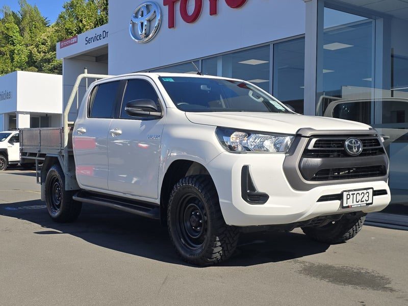2023 Toyota Hilux SR 2.8DT 4WD Flat Deck Auto