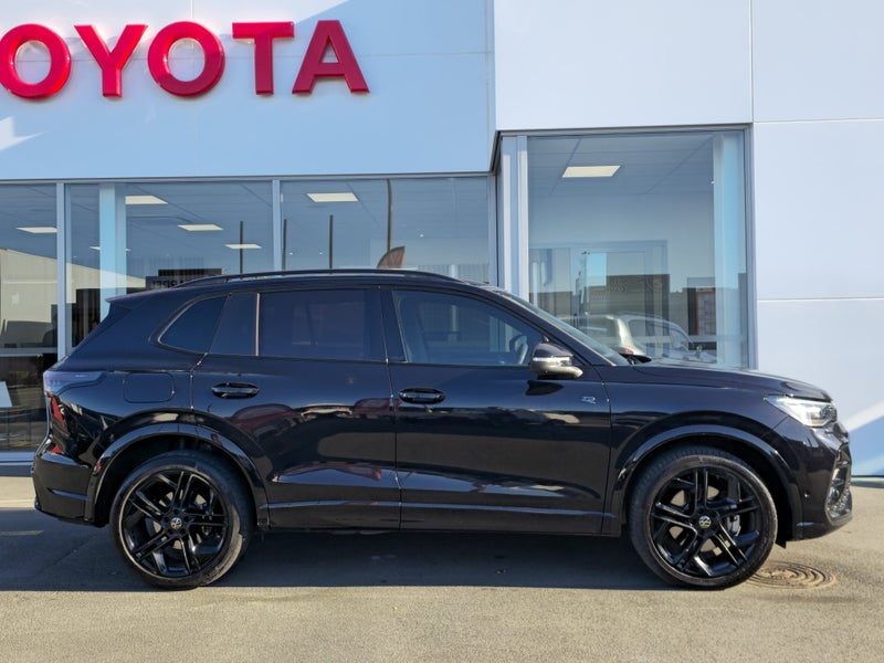 2025 Volkswagen Tiguan R-Line, photo 2