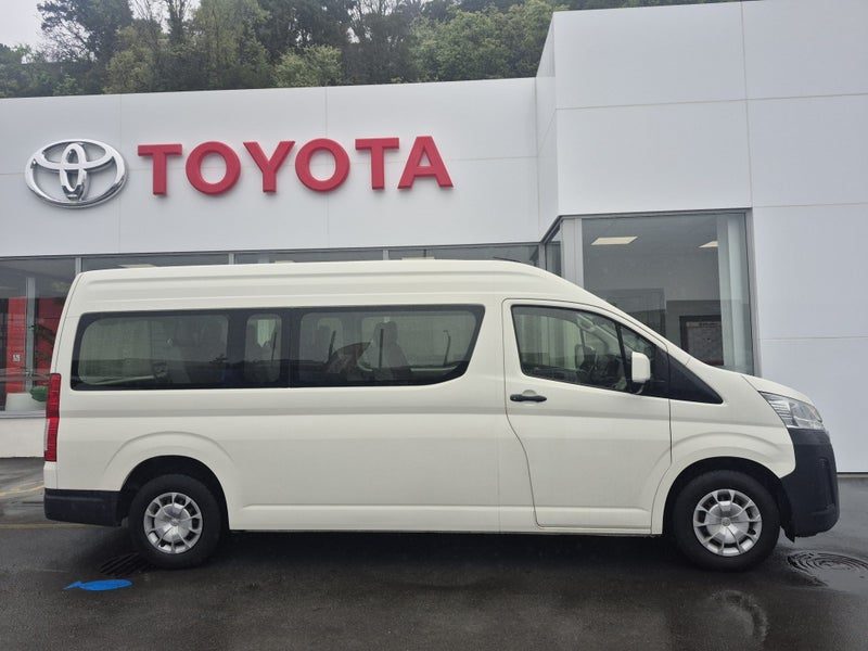 2020 Toyota Hiace ZX Minibus 2.8DT 10 seater, photo 2