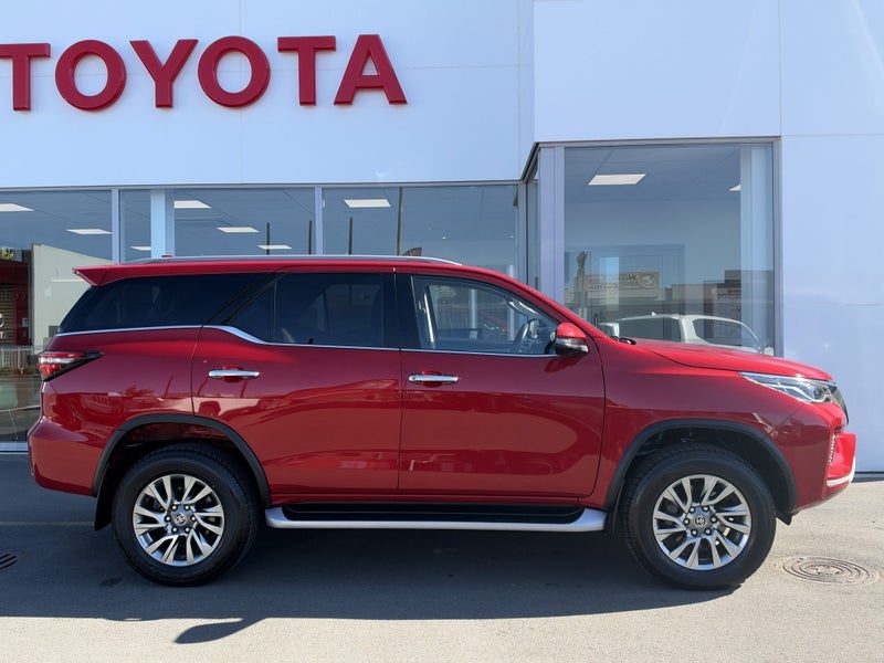 2022 Toyota Fortuner Limited 2.8DT 4WD Auto, photo 2