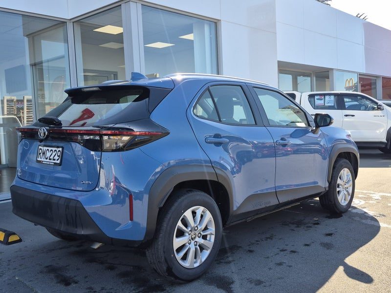 2025 Toyota Yaris Cross GX 1.5P Hybird Auto, photo 3