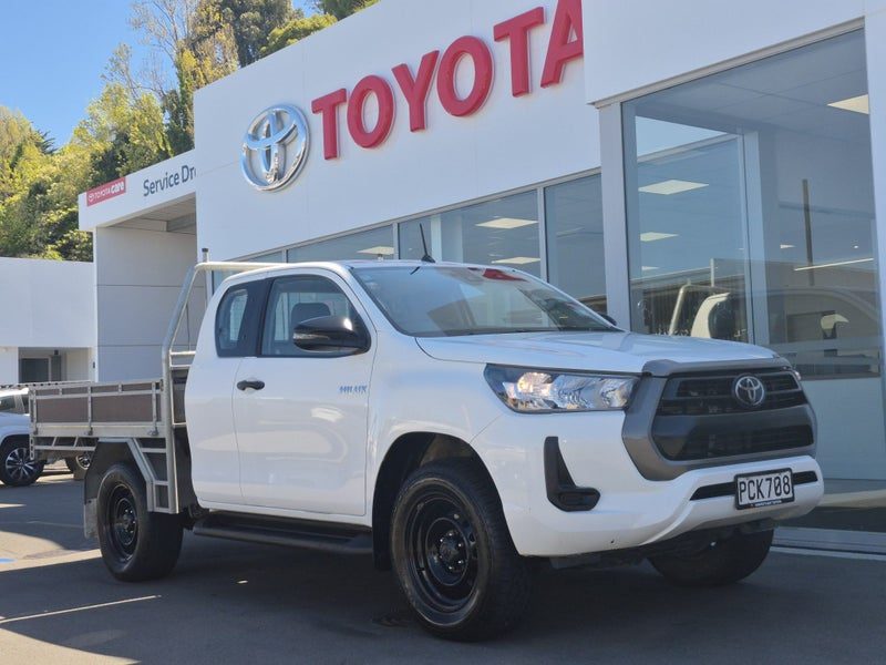2022 Toyota Hilux SR 2.8DT 4WD Auto Flat deck