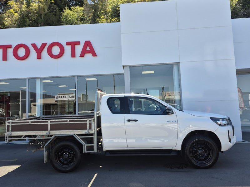2022 Toyota Hilux SR 2.8DT 4WD Auto Flat deck, photo 2