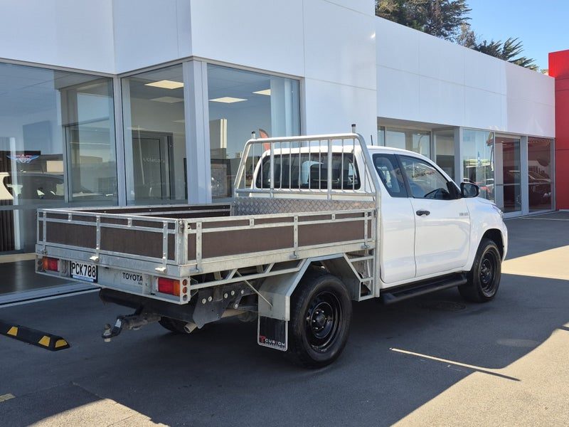 2022 Toyota Hilux SR 2.8DT 4WD Auto Flat deck, photo 3