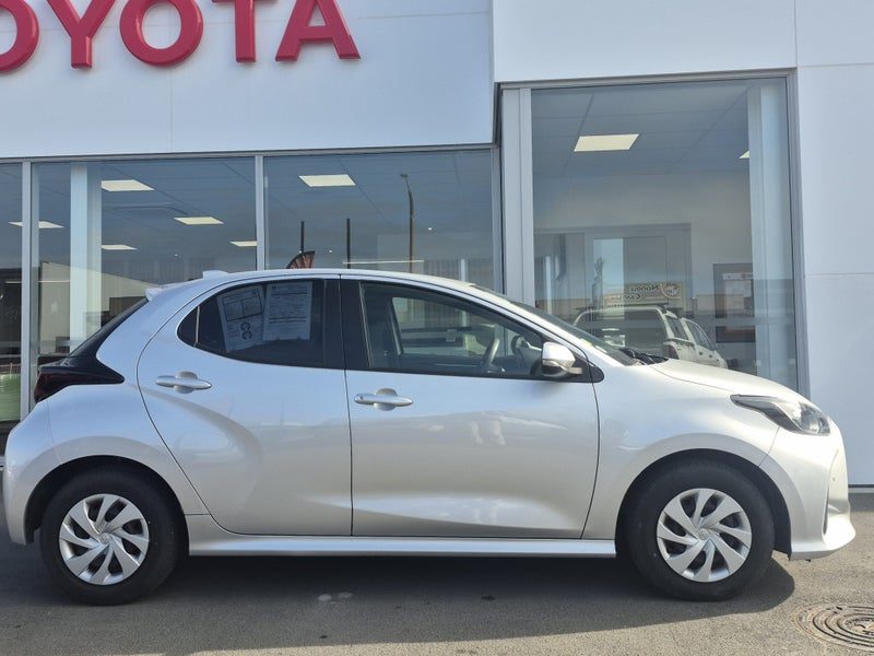 2022 Toyota Yaris X 1.5P HYBRID Auto GX, photo 2