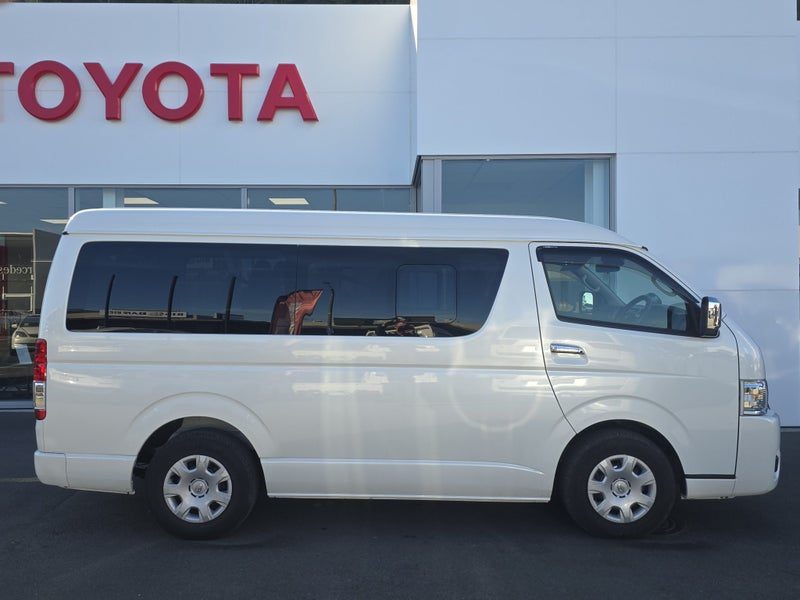 2024 Toyota Hiace 10 Seater Minibus, photo 2