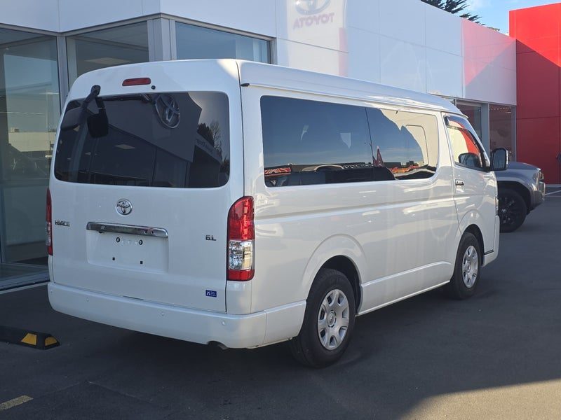 2024 Toyota Hiace 10 Seater Minibus, photo 3
