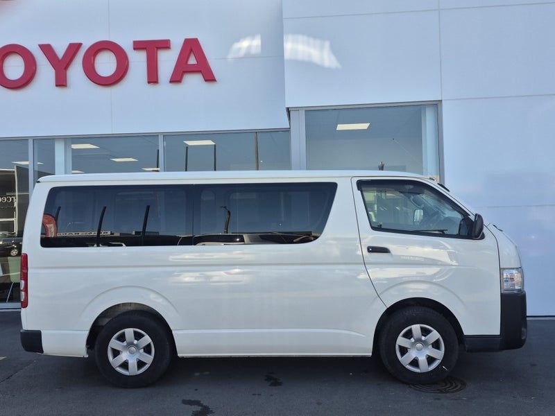 2020 Toyota Hiace ZL 2.8DT 2WD Auto, photo 2