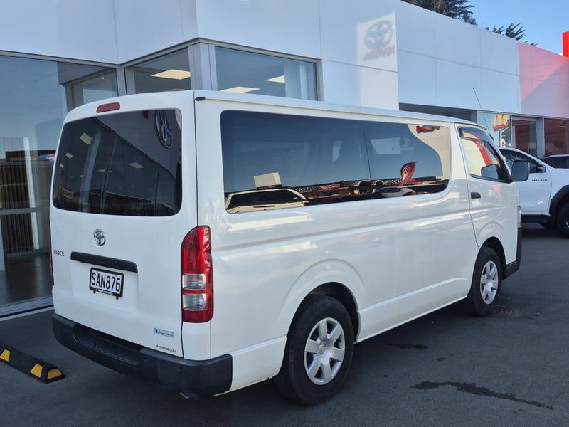 2020 Toyota Hiace ZL 2.8DT 2WD Auto, photo 3