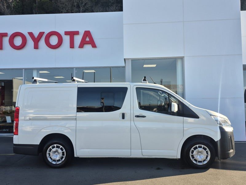 2021 Toyota Hiace ZR 2.8DT 5 Seat Auto, photo 2