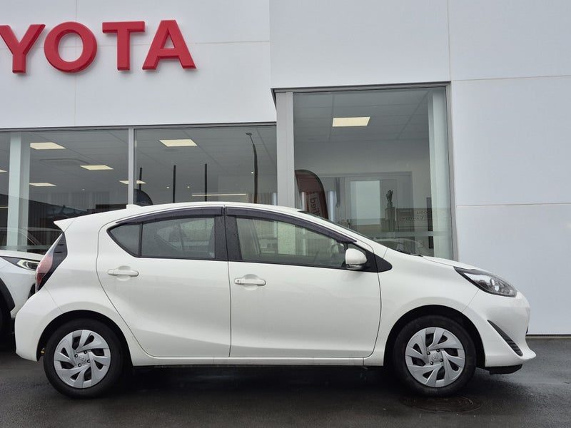 2021 Toyota Aqua 1.5P HYBRID Auto L, photo 2