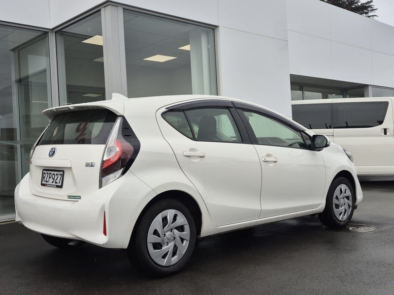 2021 Toyota Aqua 1.5P HYBRID Auto L, photo 3