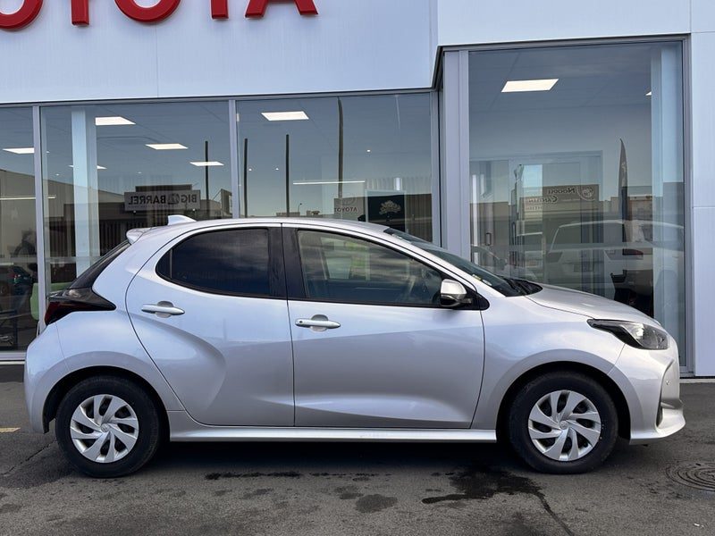 2022 Toyota Yaris 1.5 Hybrid X Auto, photo 2