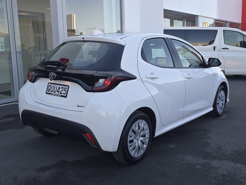 2024 Toyota Yaris GX 1.5P HYBRID Auto, photo 3