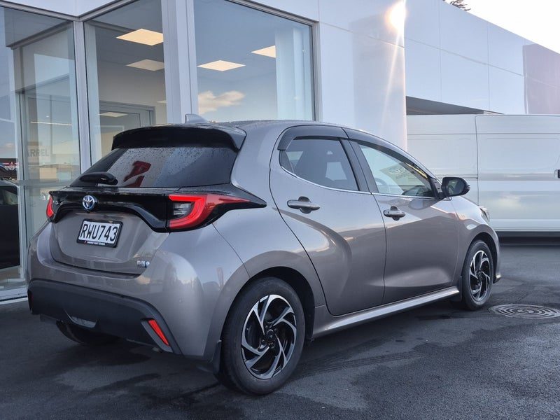 2021 Toyota Yaris Z 1.5P HYBRID Auto, photo 3