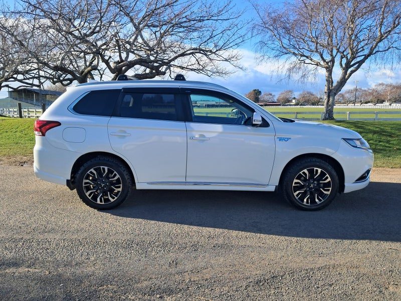 2017 Mitsubishi Outlander Phev, photo 2