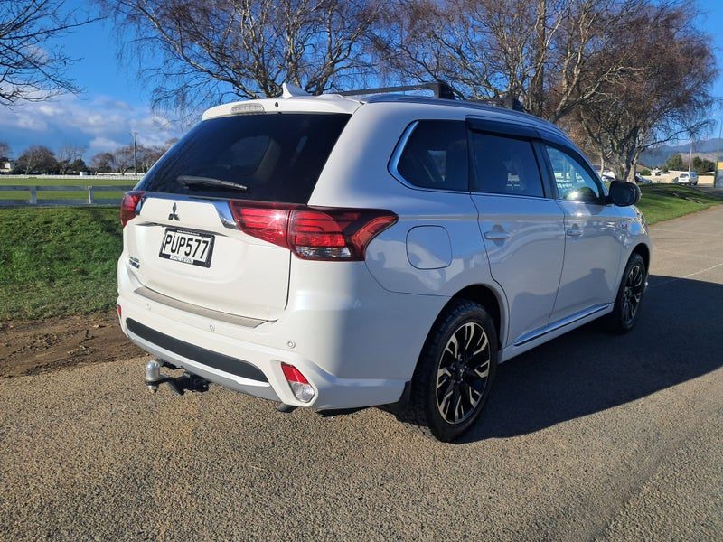 2017 Mitsubishi Outlander Phev, photo 3