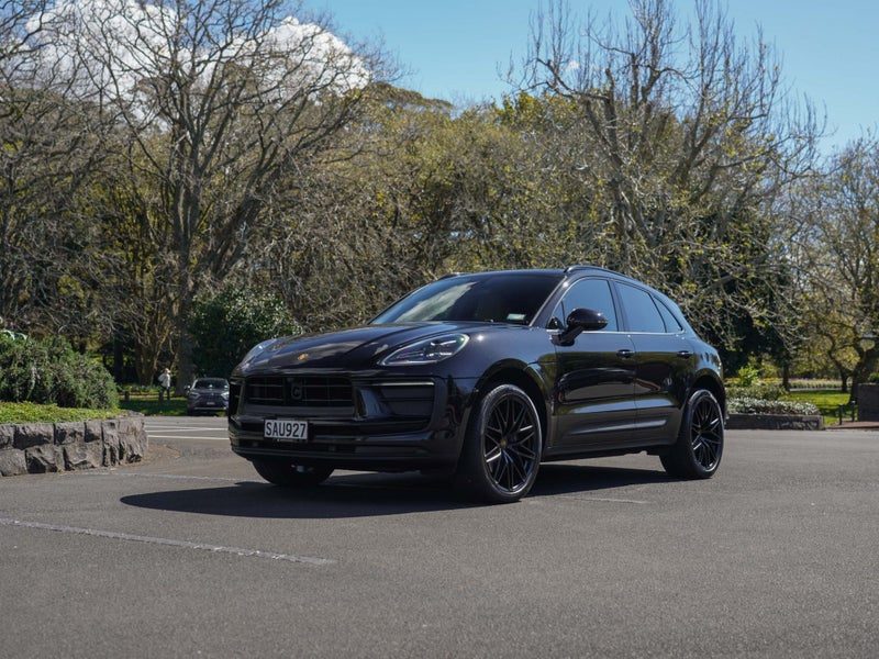2023 Porsche Macan 2.0P 4WD 7AM 4Dr Wagon, main photo
