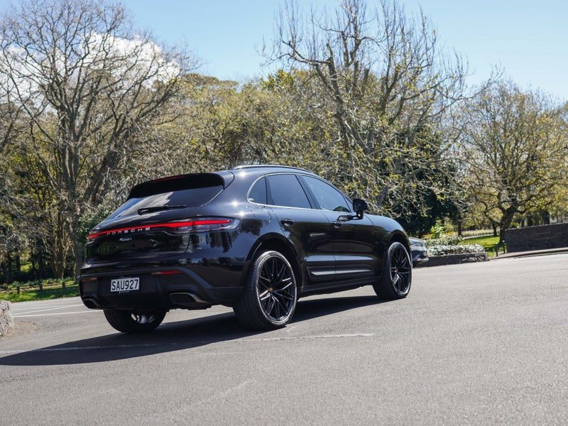 2023 Porsche Macan 2.0P 4WD 7AM 4Dr Wagon, photo 2