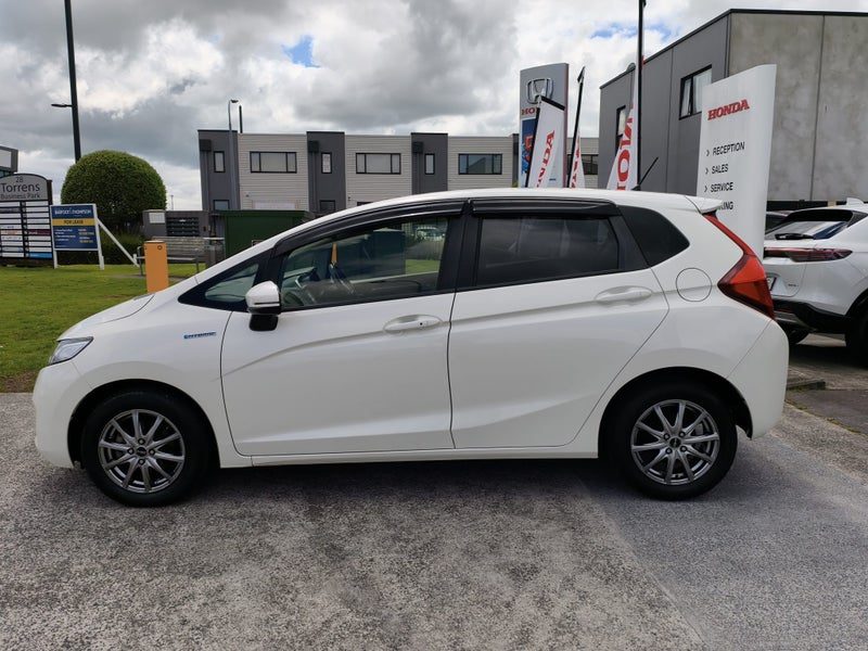 2017 Honda Fit HYBRID F Package, photo 2