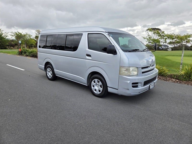 2005 Toyota Hiace 10 Seat Minibus 2.7P