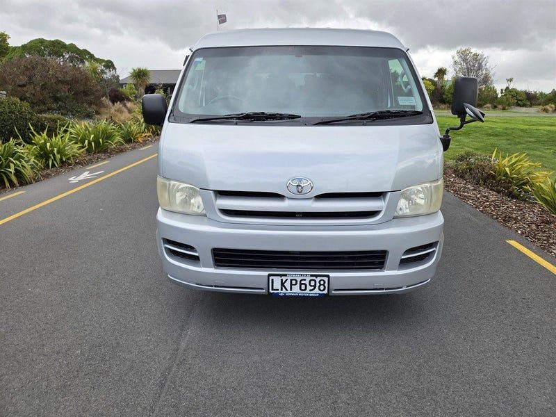 2005 Toyota Hiace 10 Seat Minibus 2.7P, photo 2