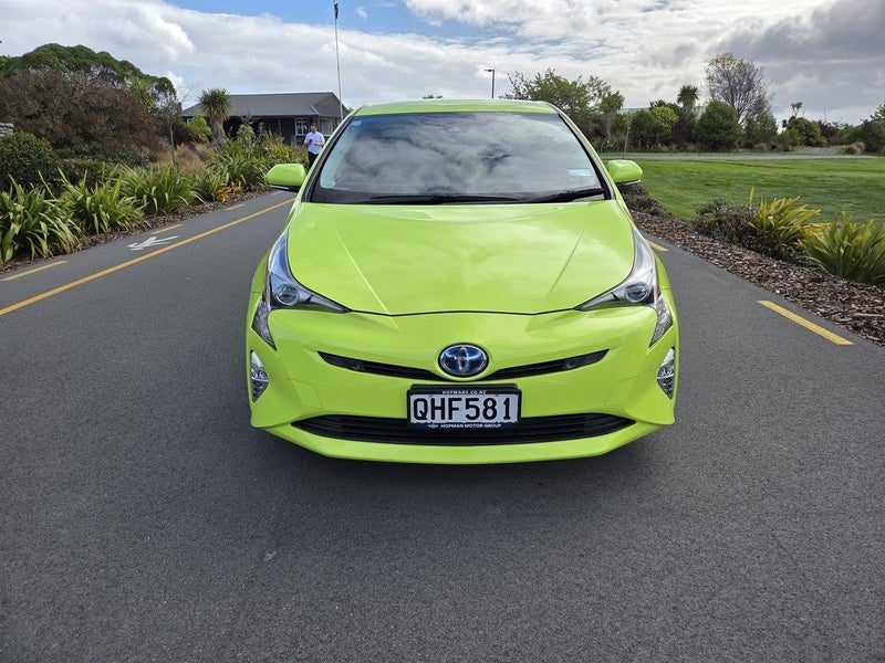 2016 Toyota Prius 5D A, photo 2