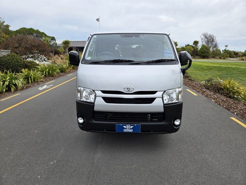 2021 Toyota Hiace Diesel 2.8 TD 4WD 5 Door LWB, photo 2