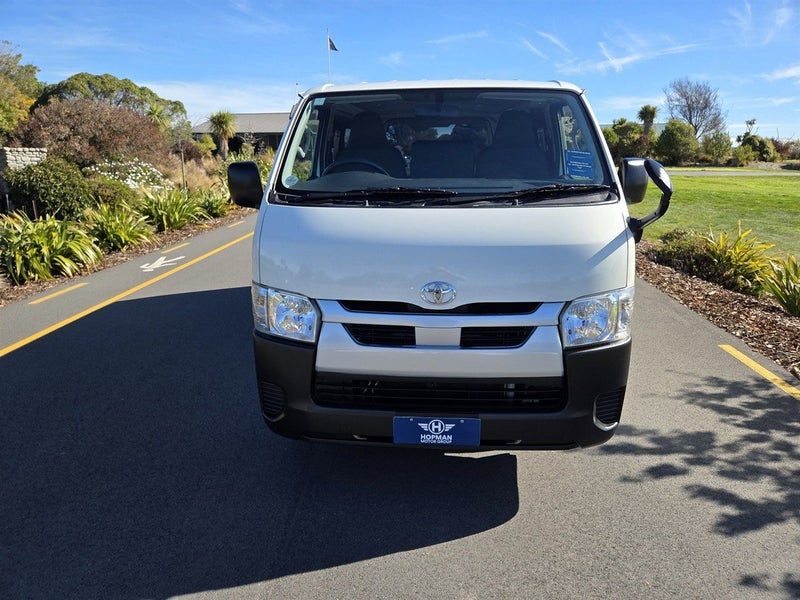 2022 Toyota Hiace Diesel 2.8 TD LWB 6AT, photo 2