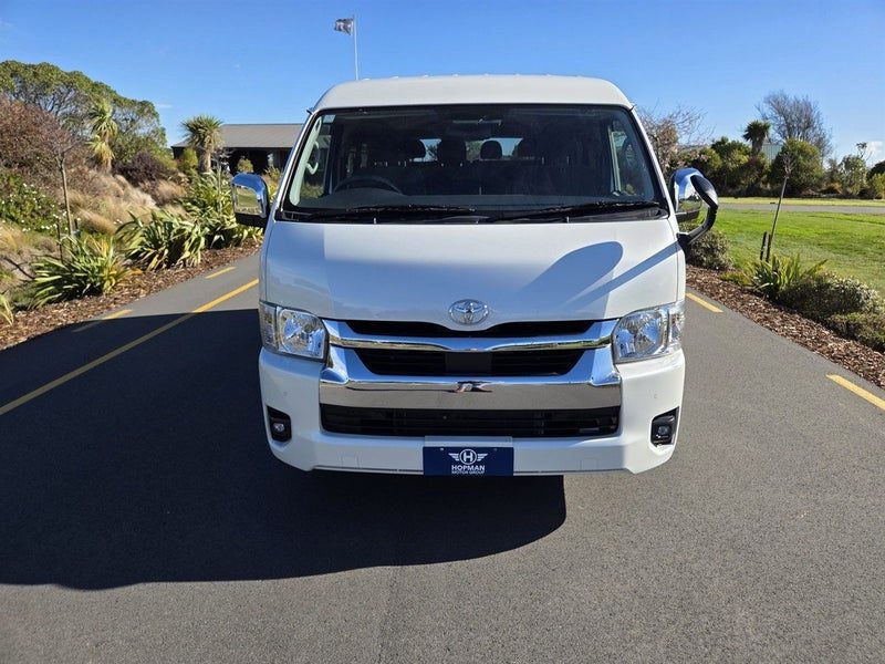 2023 Toyota Hiace 10 Seater GL, photo 2