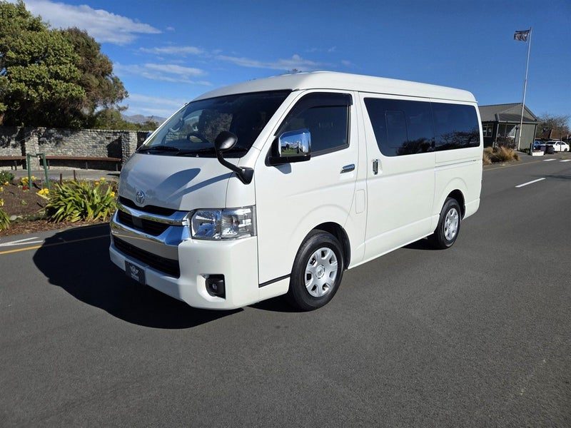 2023 Toyota Hiace 10 Seater GL, photo 3