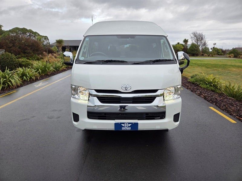 2026 Toyota Hiace Grand Cabin Tourer 10 Seat, photo 2