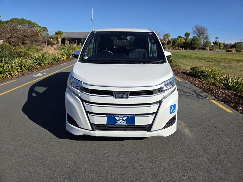 2021 Toyota Noah Mobility Welcab, photo 2