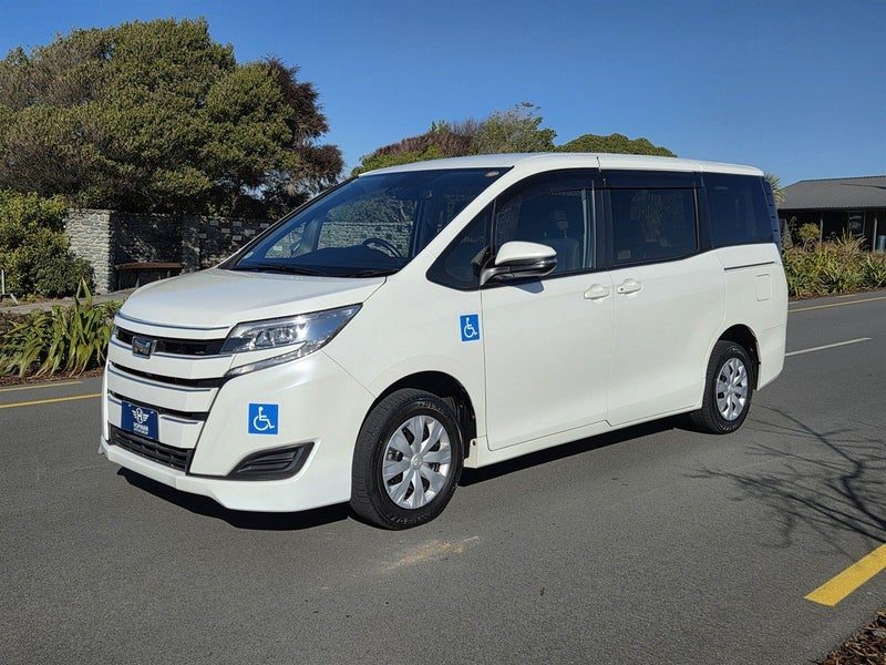 2021 Toyota Noah Mobility Welcab, photo 3