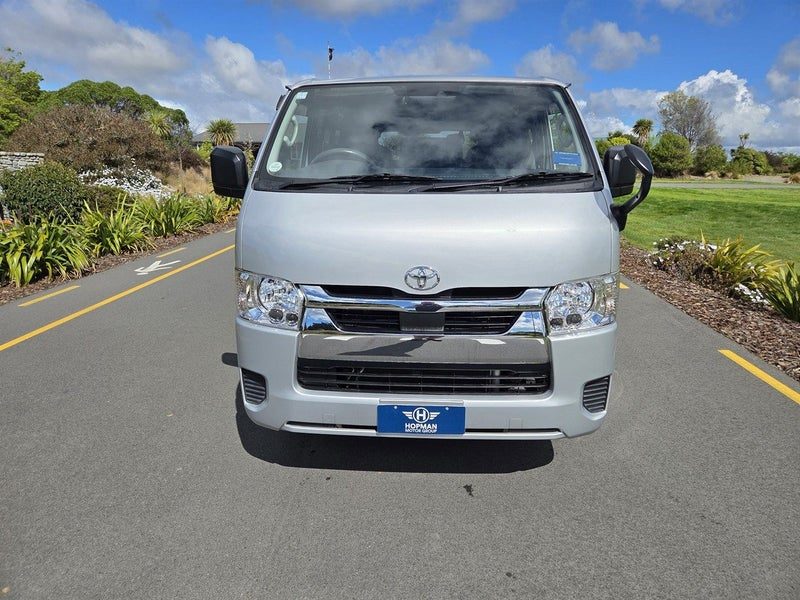 2021 Toyota Hiace Petrol 2.0 GL 5 Door LWB 6AT, photo 2