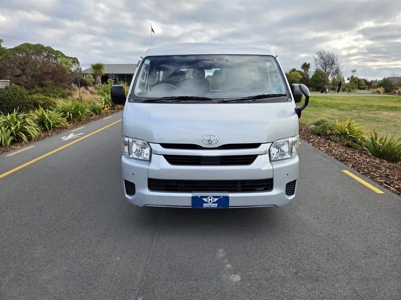2023 Toyota Hiace 10 Seat Minibus, photo 2