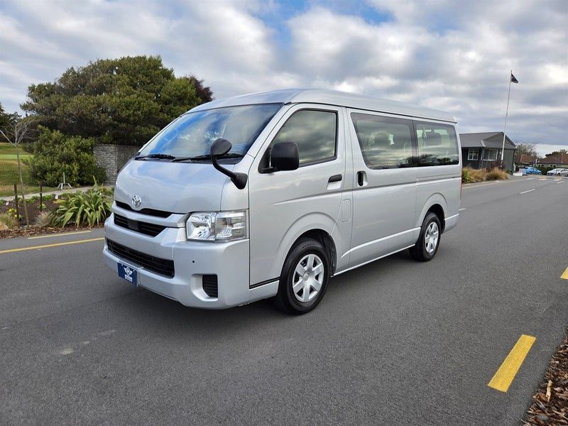 2023 Toyota Hiace 10 Seat Minibus, photo 3