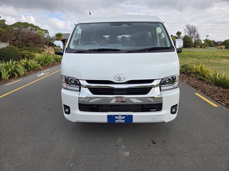 2026 Toyota Hiace 10 Seater GL 4WD, photo 2