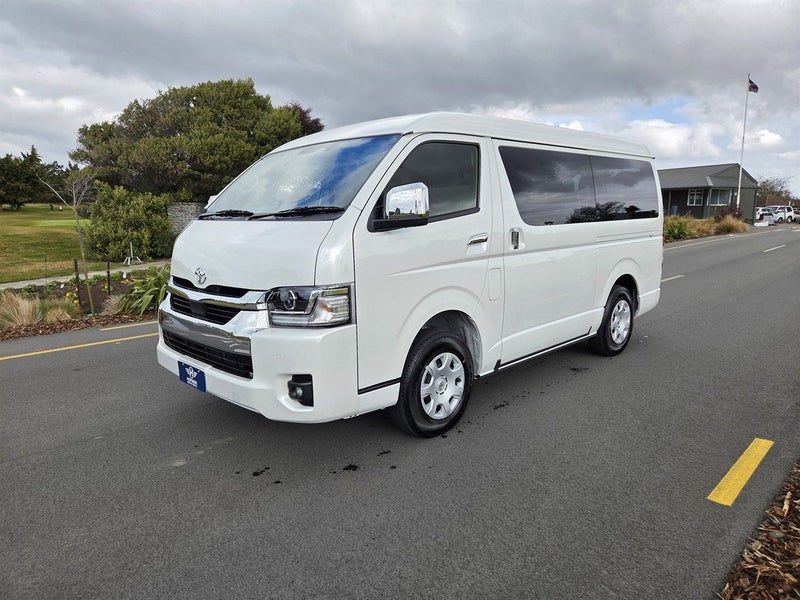 2026 Toyota Hiace 10 Seater GL 4WD, photo 3