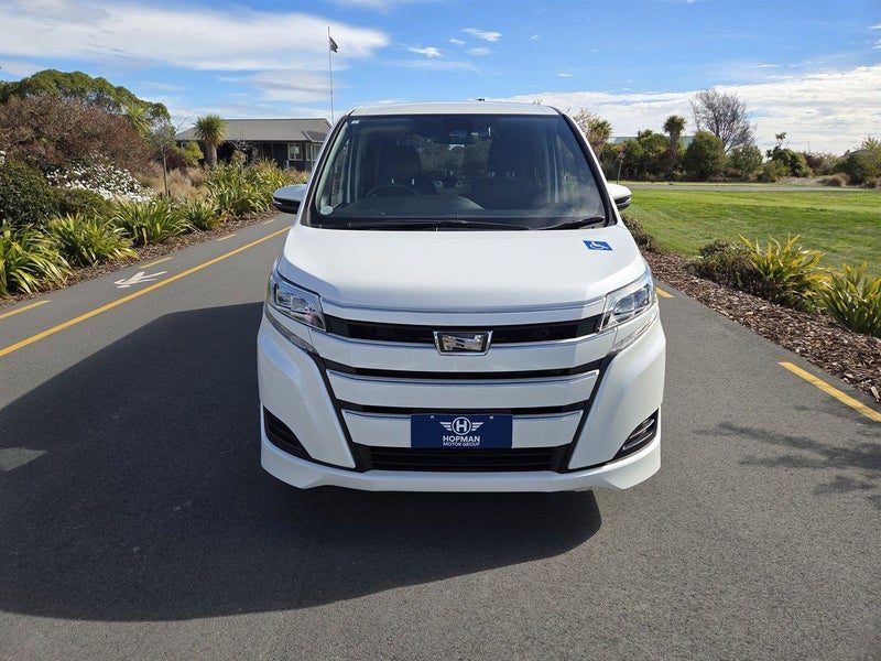 2021 Toyota Noah Mobility Welcab, photo 2