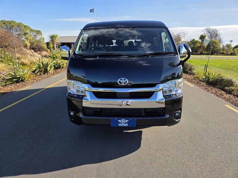 2025 Toyota Hiace 10 Seater GL 4WD, photo 2