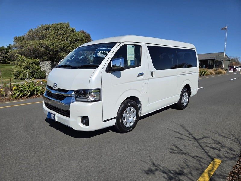 2026 Toyota Hiace 10 Seater GL, photo 3